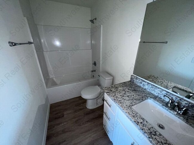 Foto del edificio - Brand new 2 bedroom 2 bath duplex