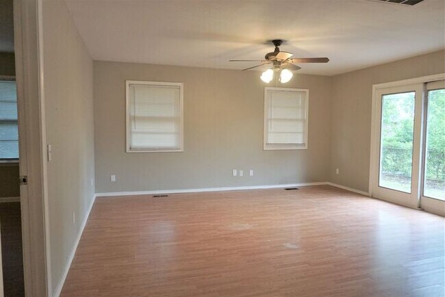 Building Photo - 3 Bed 2 Bath 1 Car Garage -The Village NW OKC