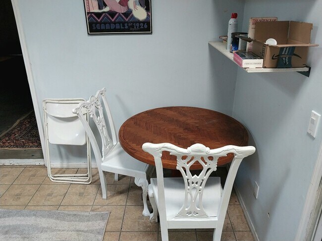 Foto del edificio - 1910 N Western Ave