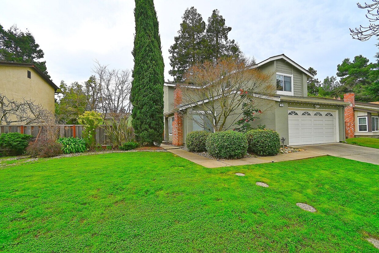 4,190 FREMONT HOME ON THE BORDE... House Rental in Fremont