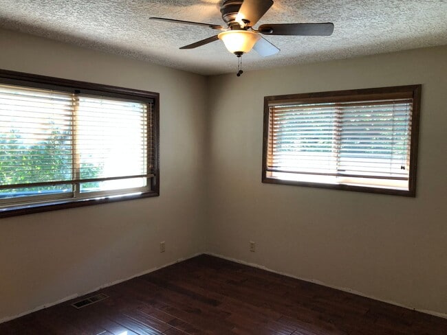 Building Photo - 3 bedroom 2 bath home in North Bonneville.