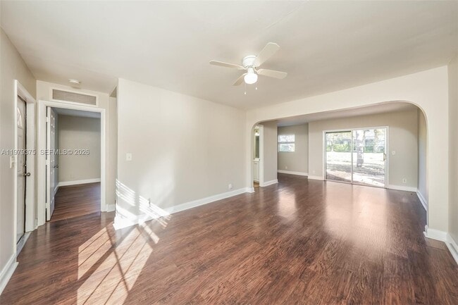 Foto del edificio - 5227 Adams Rd