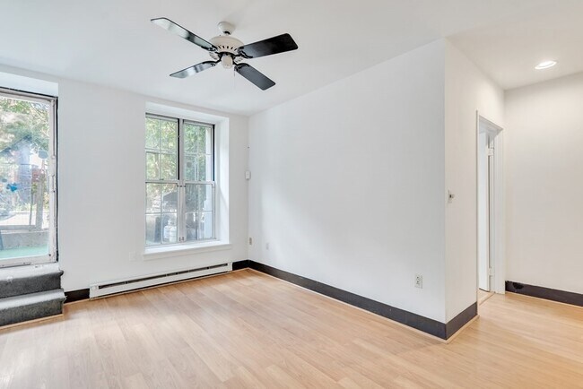 Building Photo - 240 Heath St