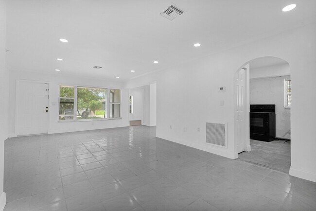 Building Photo - 6621 Perry St