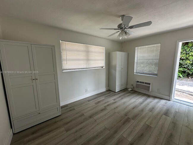 Foto del edificio - 2115 N 17th Ct