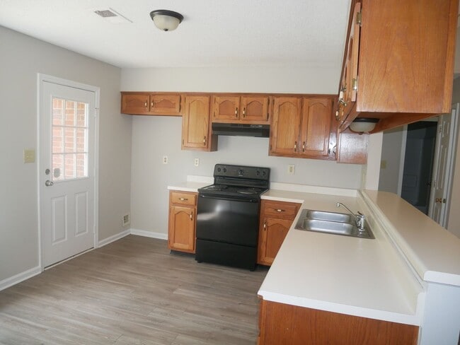 Building Photo - 7404 Black Oak Dr