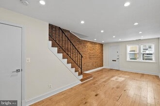 Building Photo - 1006 S Belnord Ave