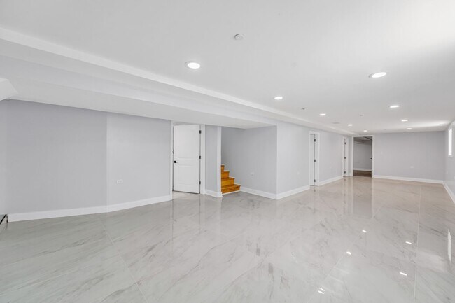 Building Photo - 1115 N Taylor Ave