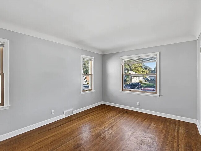 Foto del edificio - 5212 Bloomington Ave