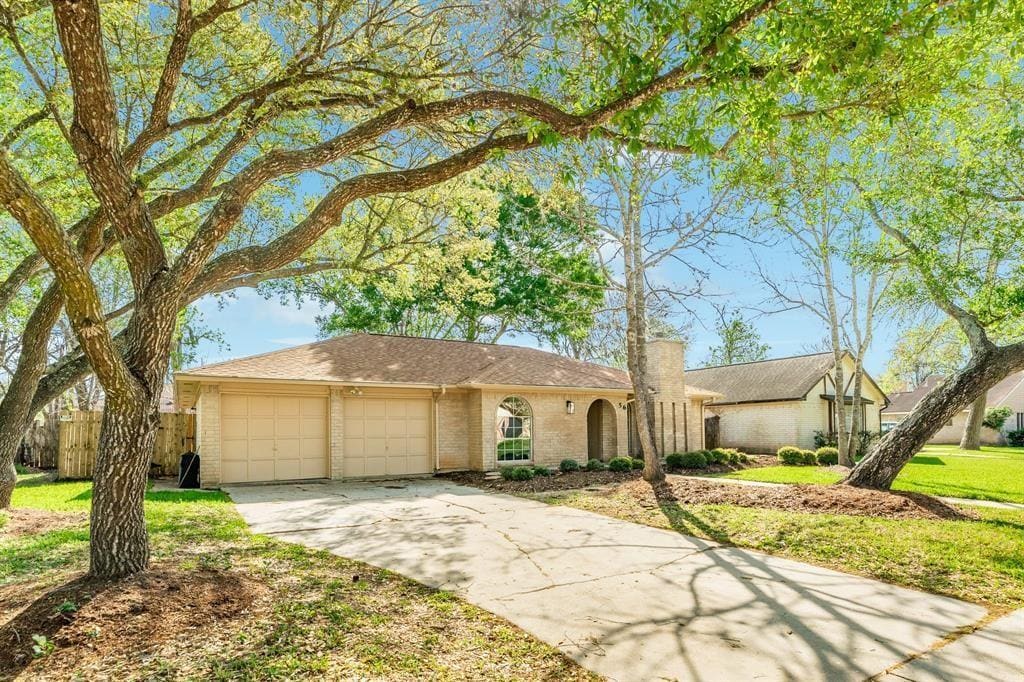 56 Southern Oaks Ct, Lake Jackson, TX 77566 House Rental in Lake