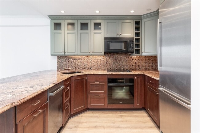 Building Photo - 145 Pinckney St