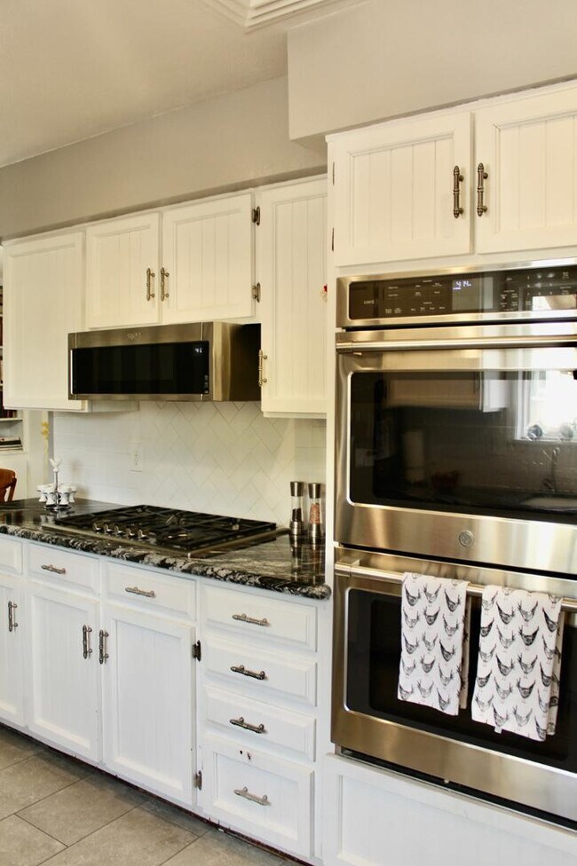 Building Photo - 2041 E Gary Cir