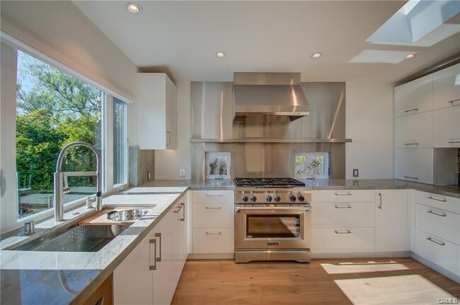 Foto del edificio - 2880 Chateau Way