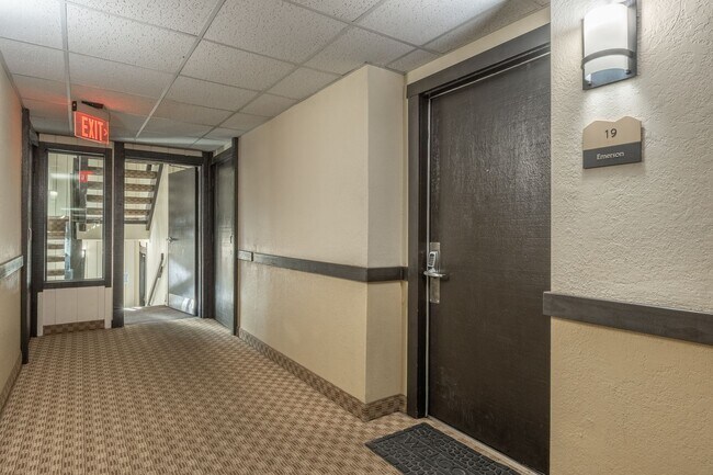 Foto del edificio - 3253 Meridian Blvd