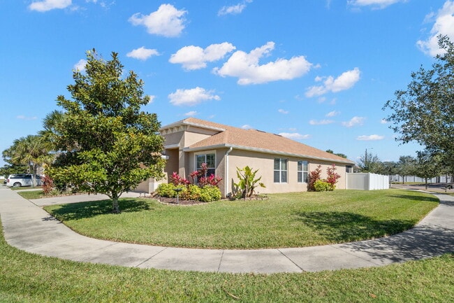 Building Photo - Beautiful Home For Rent in Brandon!