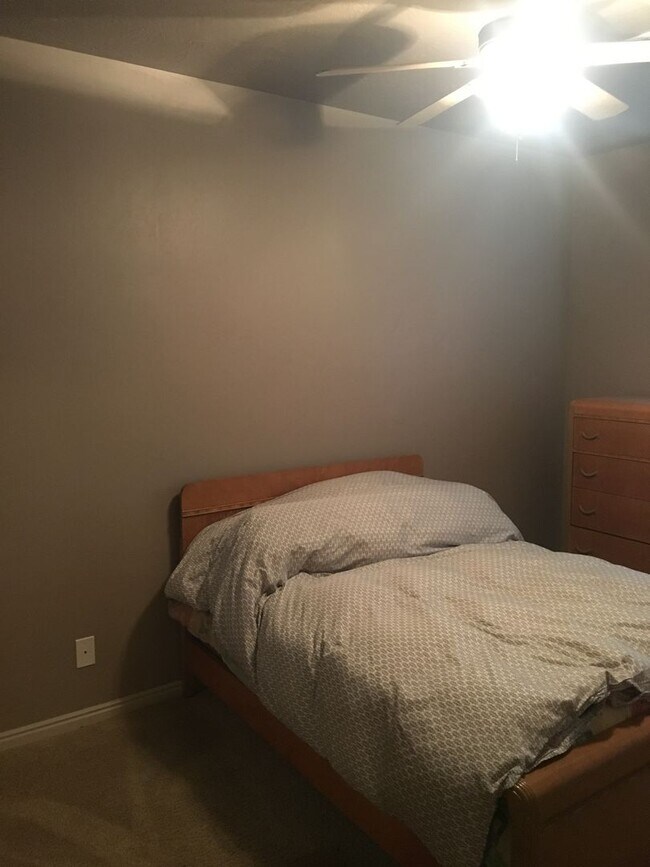 Building Photo - Townhome in Grand Legacy