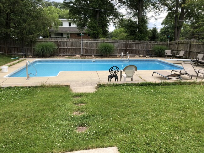 Pool - 14601 Perrywood Dr
