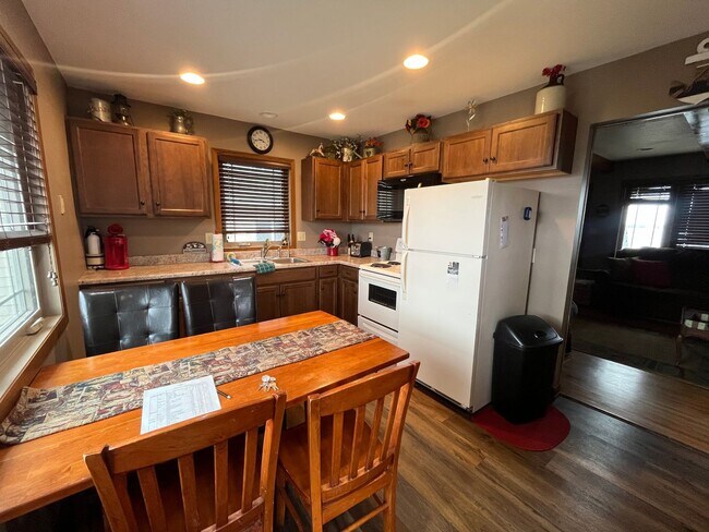 Foto del edificio - Fully Furnished Lake Home Available Sept. 15th, thru May 15th