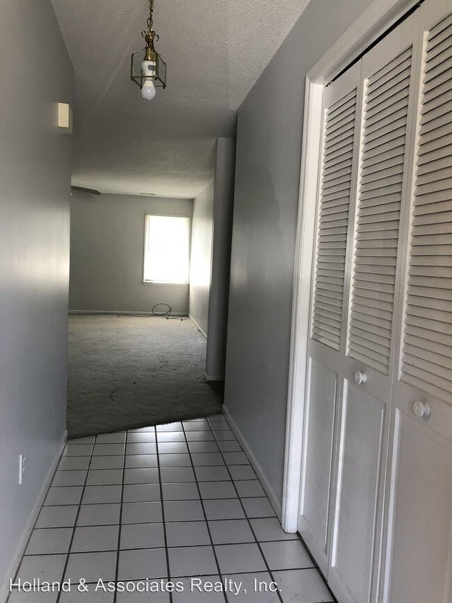 Building Photo - 712 Meadowgreen Village Dr