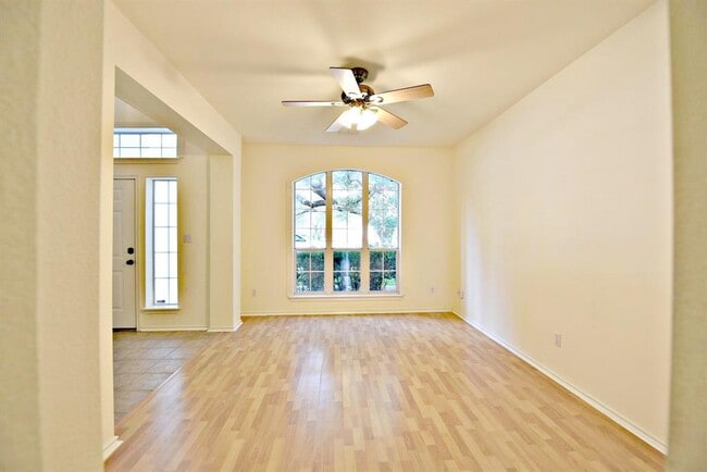 Building Photo - 4220 N Summercrest Loop