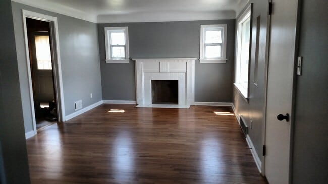 Building Photo - 105 S Auburn St