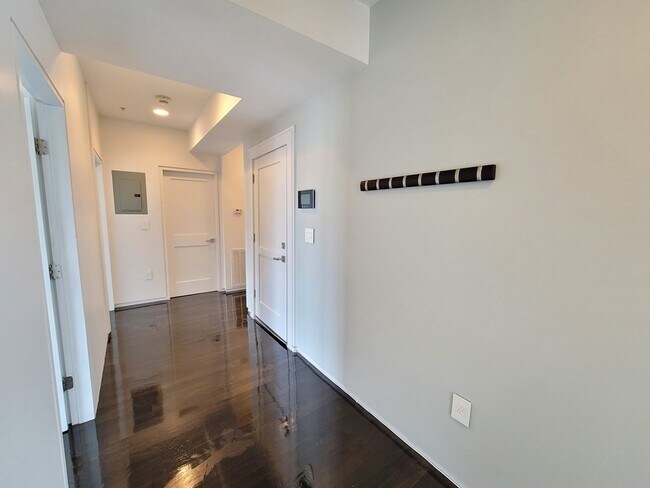 Foto del edificio - 687 E 2nd St