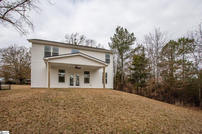 Foto del edificio - 19 Lyman Lake Rd