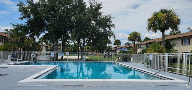Pool - Roselea Apartments