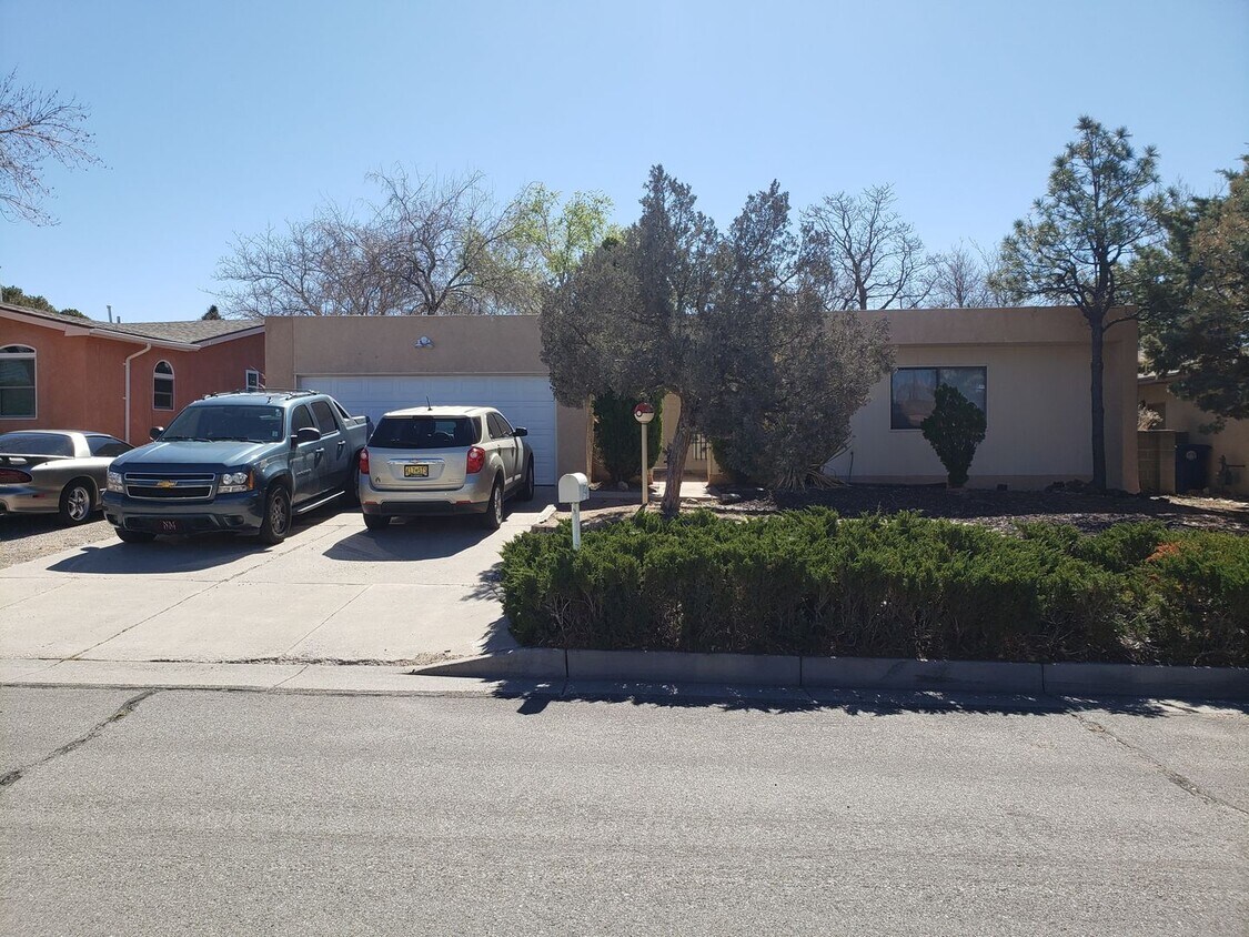 ACADEMY ACRES 4/BD 2/BA 2/CG - ACADEMY ACRES 4/BD 2/BA  2/CG