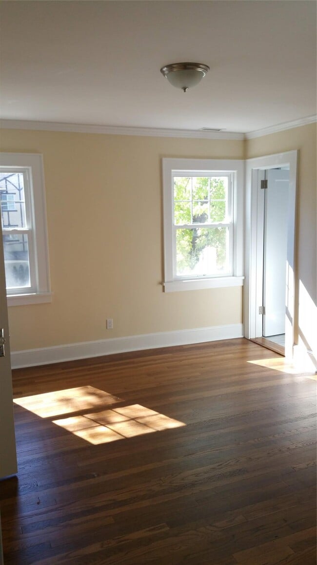 Building Photo - 471 Webster Ave