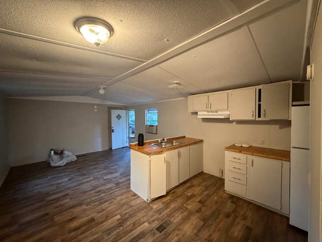 Foto del edificio - 0 Acorn Village Ln