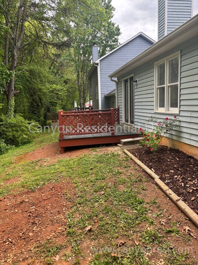 Photo - Stylish 3 Bed, 2 Bath Retreat: Modern Livi... House