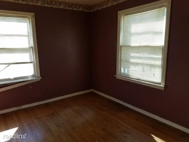 Building Photo - 4 br, 1 bath House - 2011 Stonewall Drive
