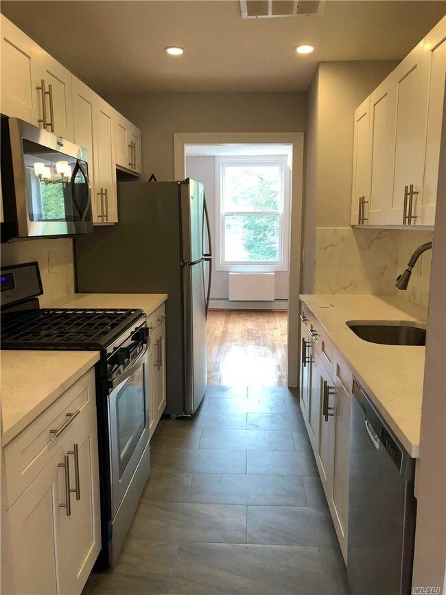 Building Photo - 3 bedroom in Bronx NY 10455