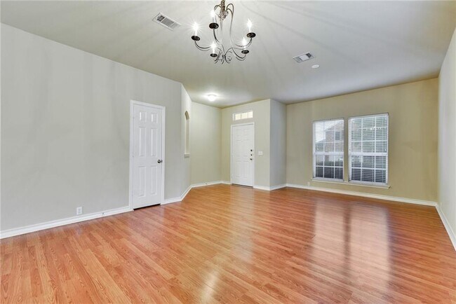 Foto del edificio - 20817 Silverbell Ln