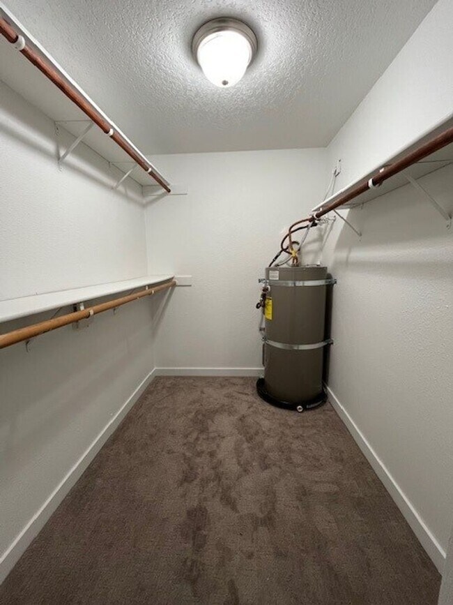 Building Photo - Twin Firs - 1bed/1bath - Lynnwood - Renova...