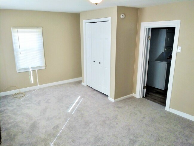 Dormitorio # 1 - 43 W Baltimore St