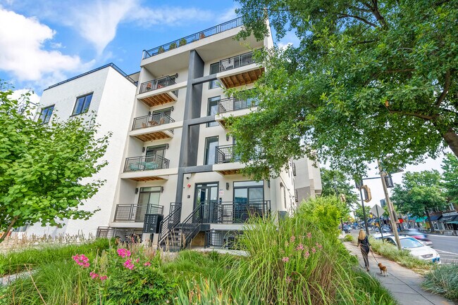 Vista de esquina - 1101 Fern St NW