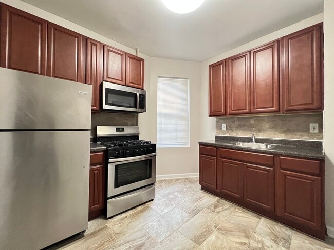 Building Photo - 144 Manhattan Ave