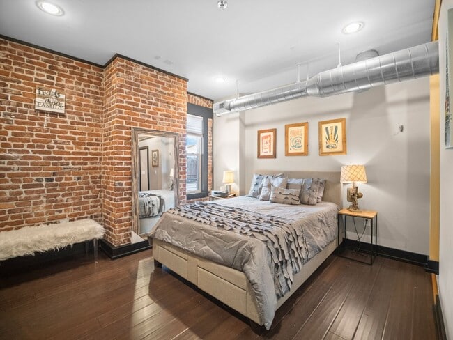 Building Photo - 401 W 1st Ave