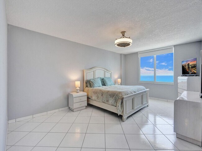 Foto del edificio - 3725 S Ocean Dr