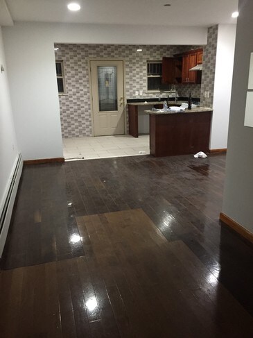 Foto del edificio - 51-65 72nd Pl