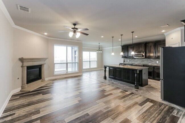 Foto del edificio - 1304 River Oak Ln