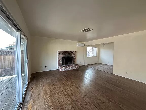 Foto principal - 1317 Fairview Dr