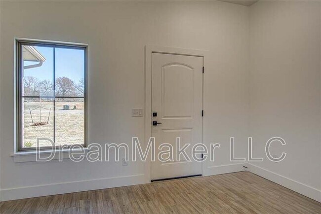 Building Photo - 138 Trimble Dr