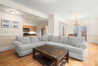 Building Photo - 795 E 5th St