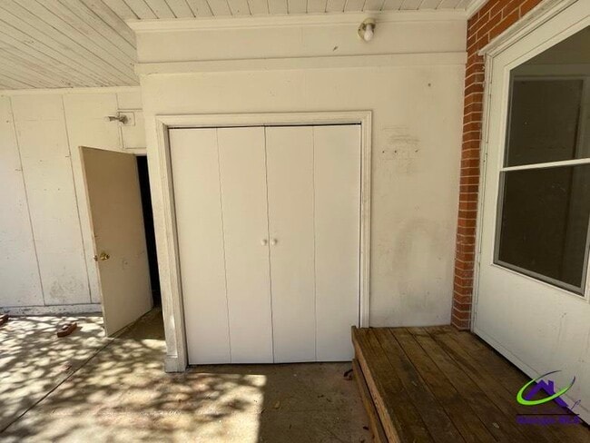 Building Photo - 107 Springdale Dr