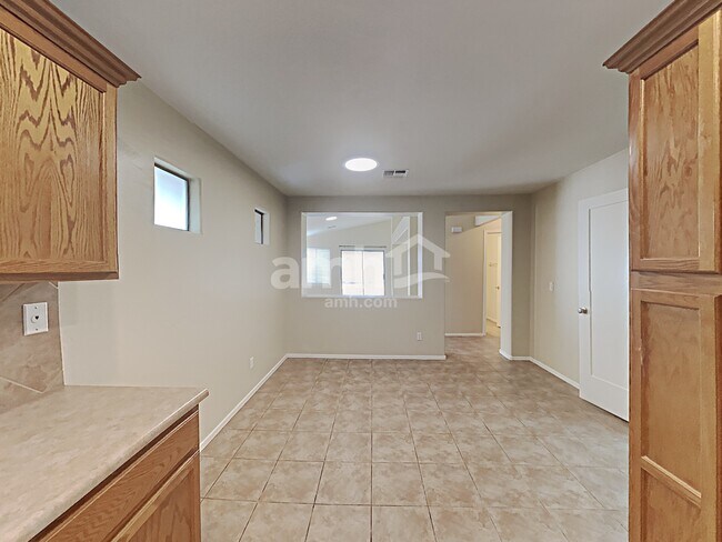 Building Photo - 3614 W Vineyard Rd