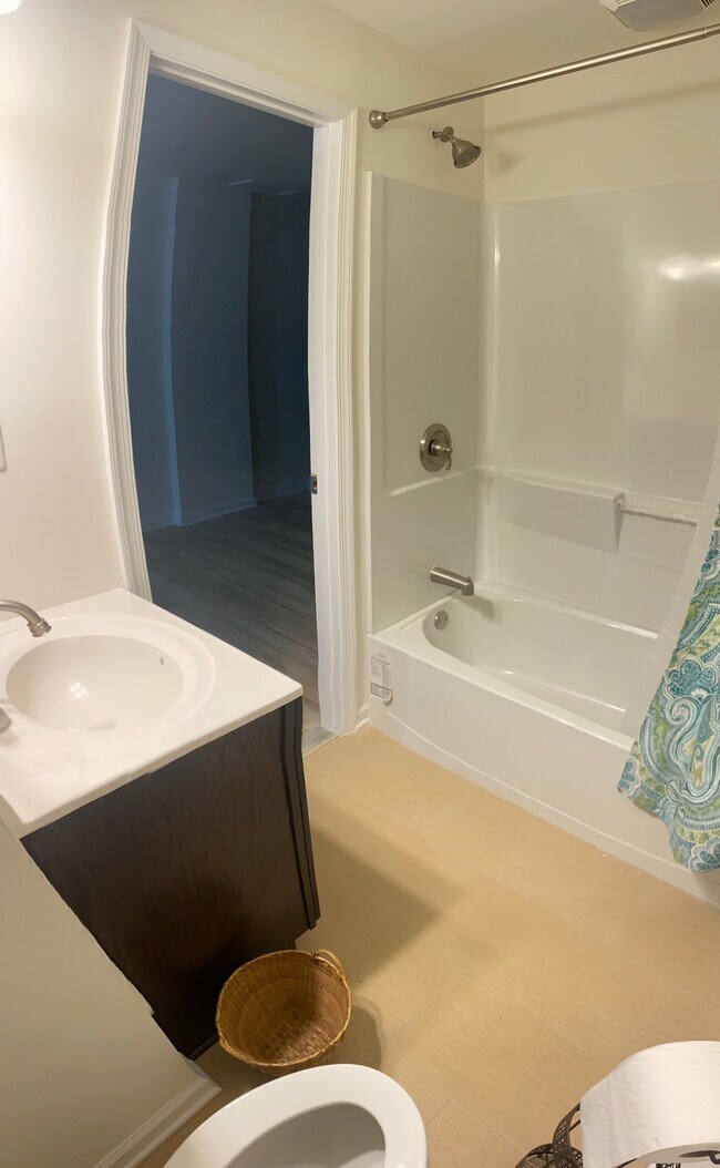 Full bathroom - 860 Stargazer Ln