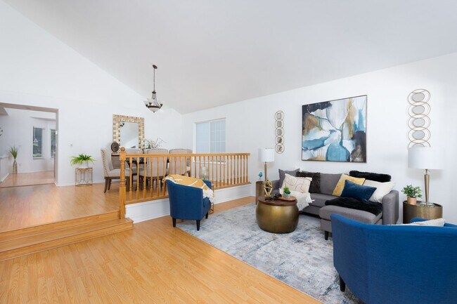 Foto del edificio - Centrally Located home off of Los Altos av...